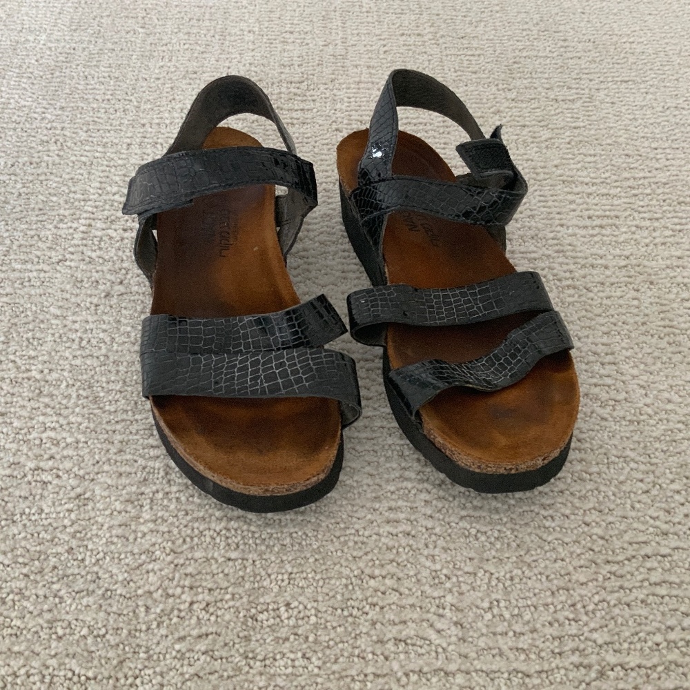 Naot Kayla sandal Euro size 39 black shiny lizard Velcro closure